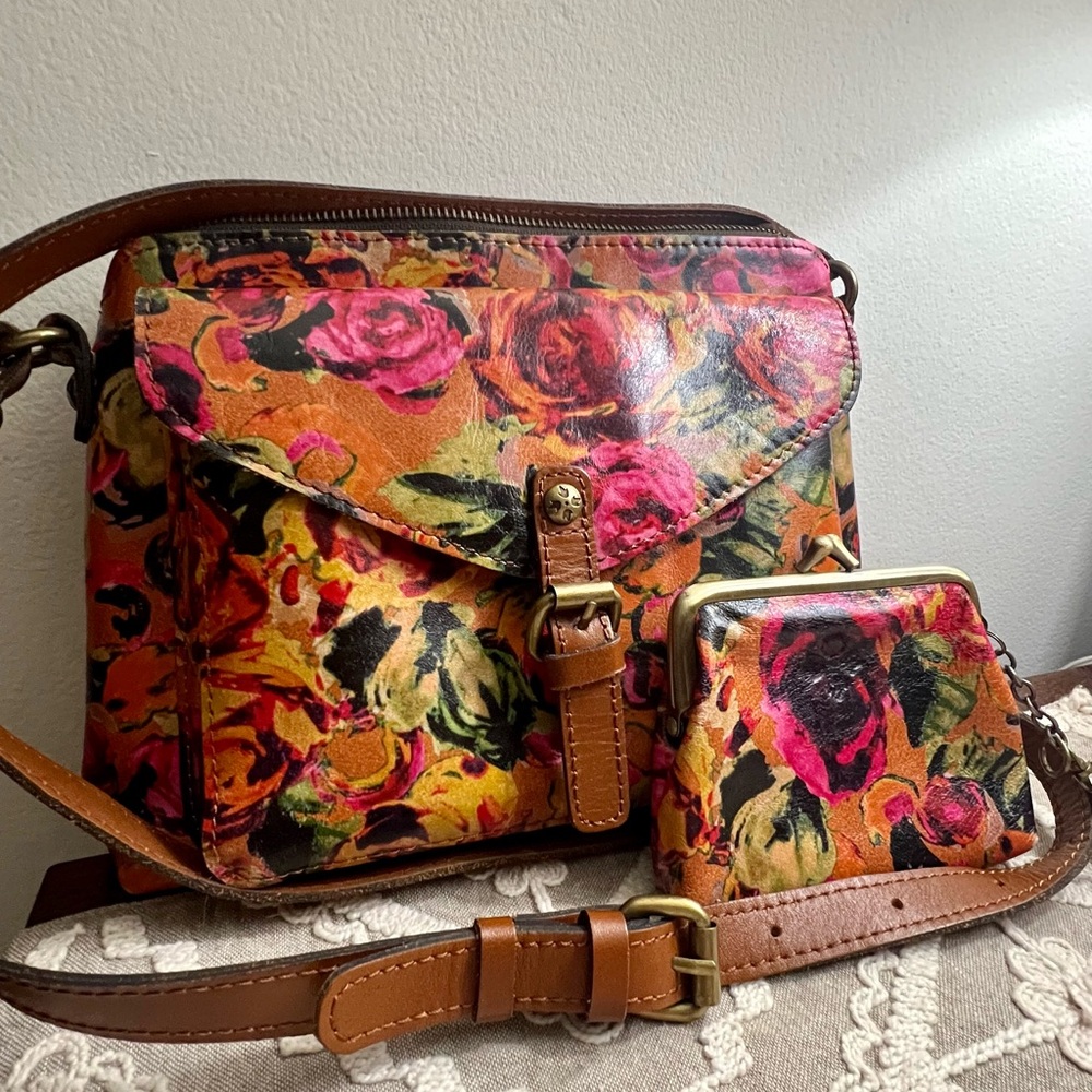 Patricia Nash Summer Roses Crossbody Purse • and coin purse • lots of pockets 🌹